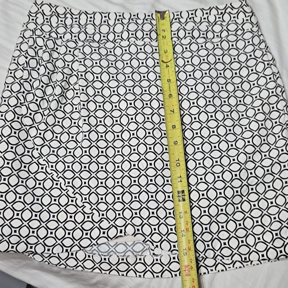 Banana Republic Factory Geo Print Mini Skirt in Black / White Sz 4p NWT
